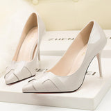 POINTED SOLID PATENT LEATHER PUMPS