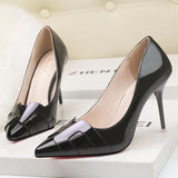 POINTED SOLID PATENT LEATHER PUMPS