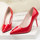 POINTED SOLID PATENT LEATHER PUMPS