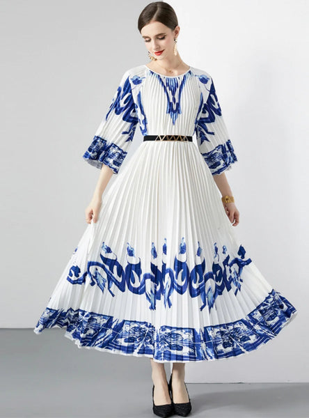 PLEATED BLUE AND WHITE PORCELAIN LOOSE DRESS