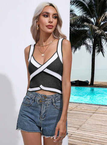 COLOR MATCHING KNIT SLEEVELESS V-NECK TOP