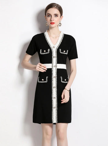 V-NECK SHORT-SLEEVED KNITTED SLIM DRESS