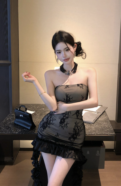 Stylish Strapless Dress with Floral Lace and Ruffled Hem