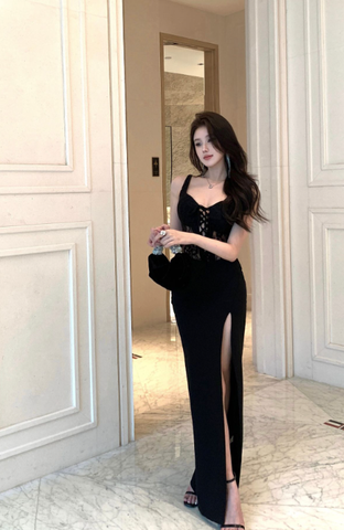 Stylish Sleeveless Black Gown with Bow - lace Detail