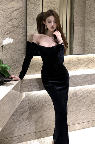 Elegant Black Off - Shoulder Velvet Gown with Lace Trim