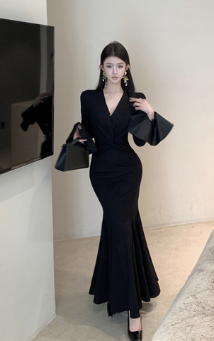 Elegant Black Mermaid Gown with Bell - Shaped Sleeves
