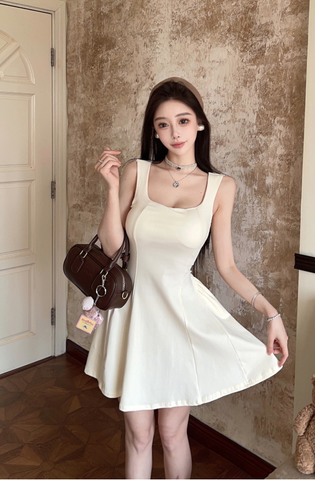 Elegant Sleeveless Cream Dress with Square Neckline