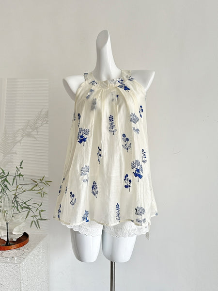 Blue Botanical Motifs Elegant Sleeveless White Outfit sets