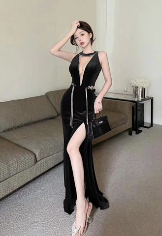 Elegant Sleeveless Black Dress with Silver Trim and Split