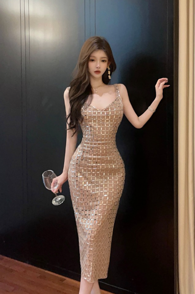 Stylish Sleeveless Bodycon Dress with Shiny Grid Detailing