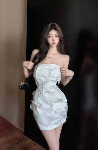 Elegant Strapless Mini Dress with 3D Petal - like Embellishments