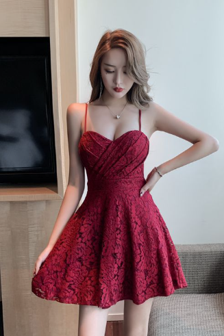 Charming Scarlet Sling Dress with Delicate Lace Pattern and Flared Skirt