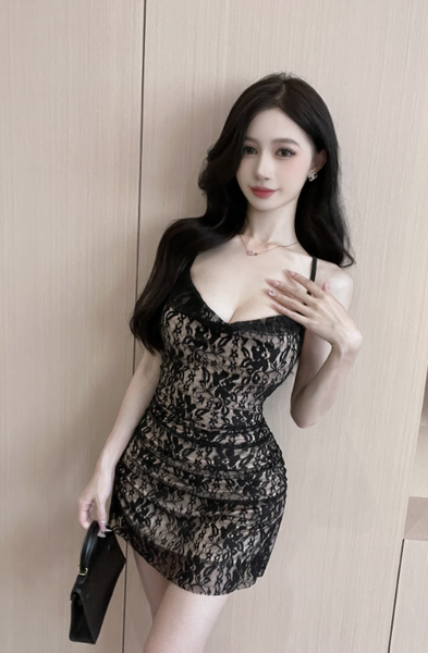 Exquisite Black Lace Sling Dress with Deep V - neck Design