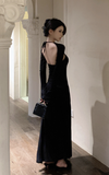 Stylish Black Evening Gown with Strappy Shoulder Design