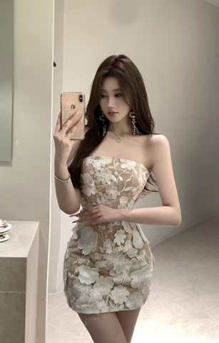 Elegant Strapless Mini Dress with Floral Embroidery