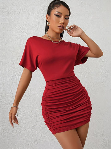 KNITTED SHORT-SLEEVED SEXY PLEATED DRESS