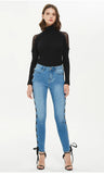 CROSSED STRAPS FOOT SLIM JEANS