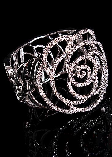 High quality  Bracelets With Flower Shape Exquisite Alloy 