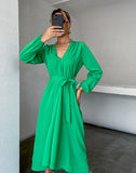 Fashion V-neck long-sleeved pleated lace-up dress